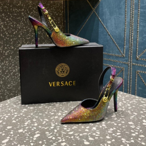 كعب versace
