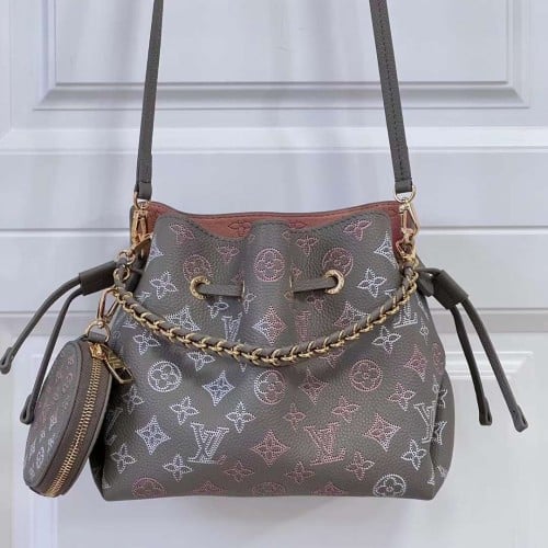 شنطة LV مقاس 22 سم