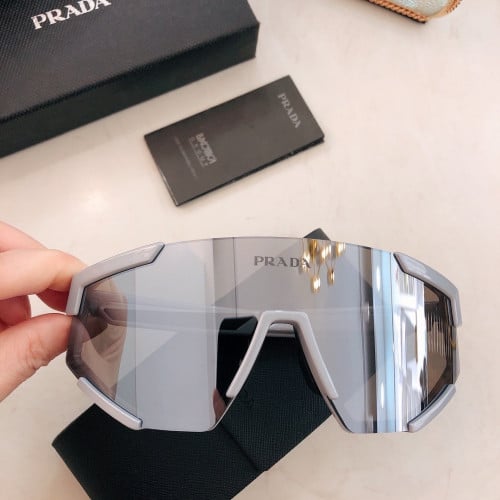 نظاره prada