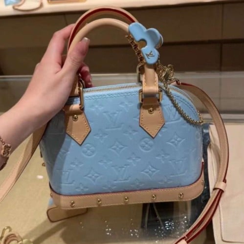 شنطة Lv ماستر  Alma BB