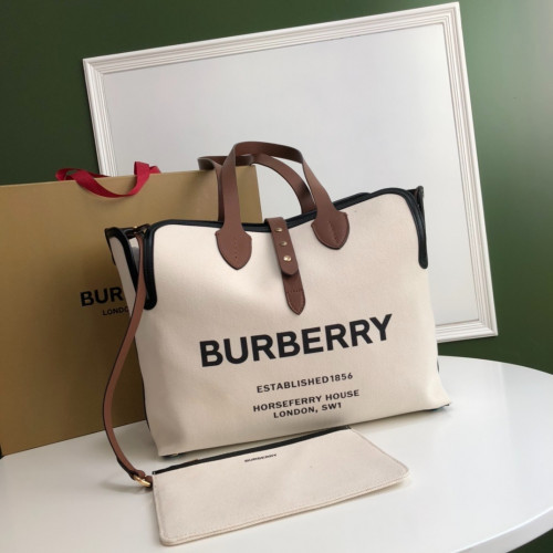 شنطة burberry  ماستر 35 cm