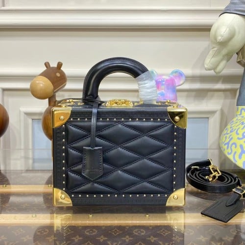 شنطة LV ماستر انيقه جدا