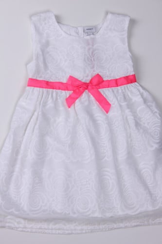 فستان بناتي دانتيل أبيض وشريط وردي