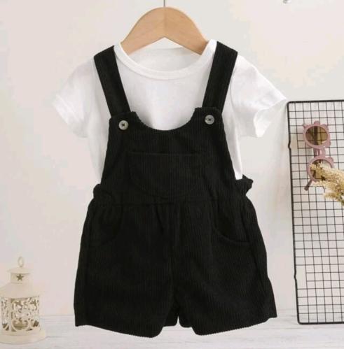 طقم قطعتين بلوزة بيضاء و رومبر أسود