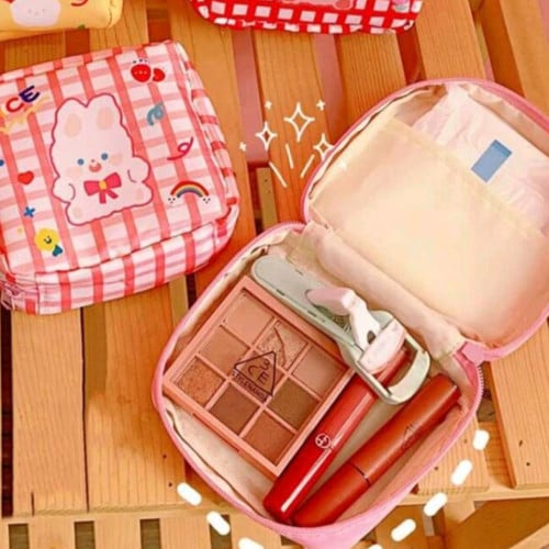 منظم الفوط الصحية ومواد التجميل