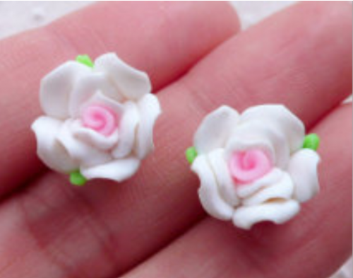 خرز ورد - 6 حبات - 2 سنتمتر - لون رقم 10