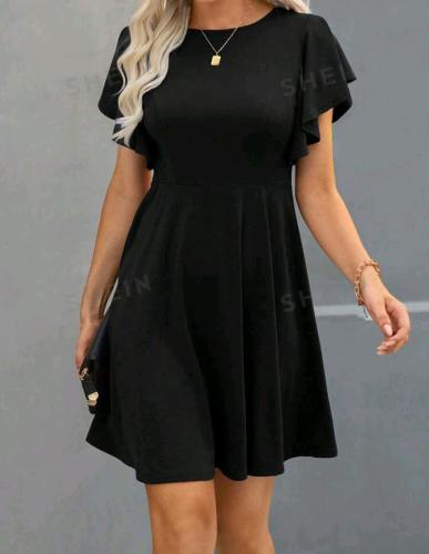 فستان نسائي أسود قصير