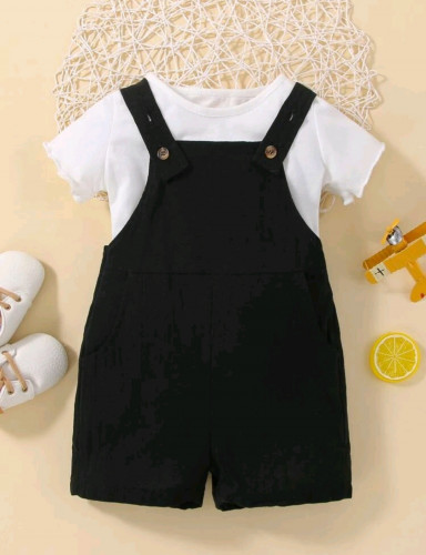 طقم قطعتين بلوزة بيضاء و رومبر أسود