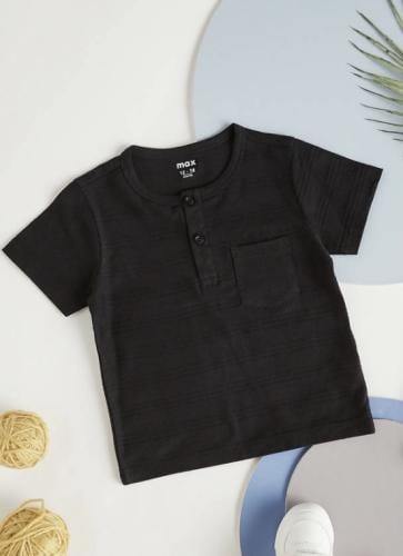 بلوزة ولادي سوداء  - بأزرار - ماركة ماكس - من 3 شهور لسنتين