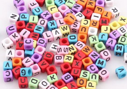 خرز حروف ملون -  مربعات