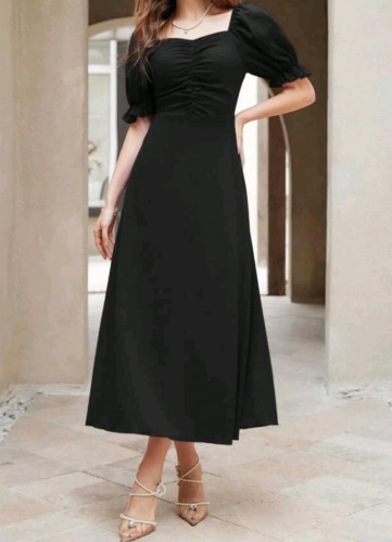 فستان نسائي أسود - مزموم الصدر