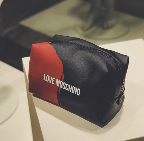 شنطة يد رجالية من LOVE MOSCHINO