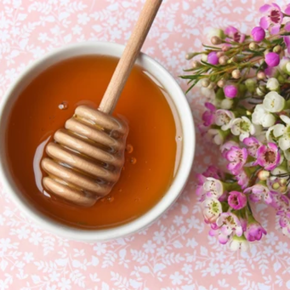 لماذا يساعد إستخدام العسل كضمادة للجروح  الجسم على التشافي بشكل أسرع ويقلل الألم؟