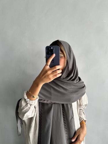 ليزر رمادي على موف مطرز