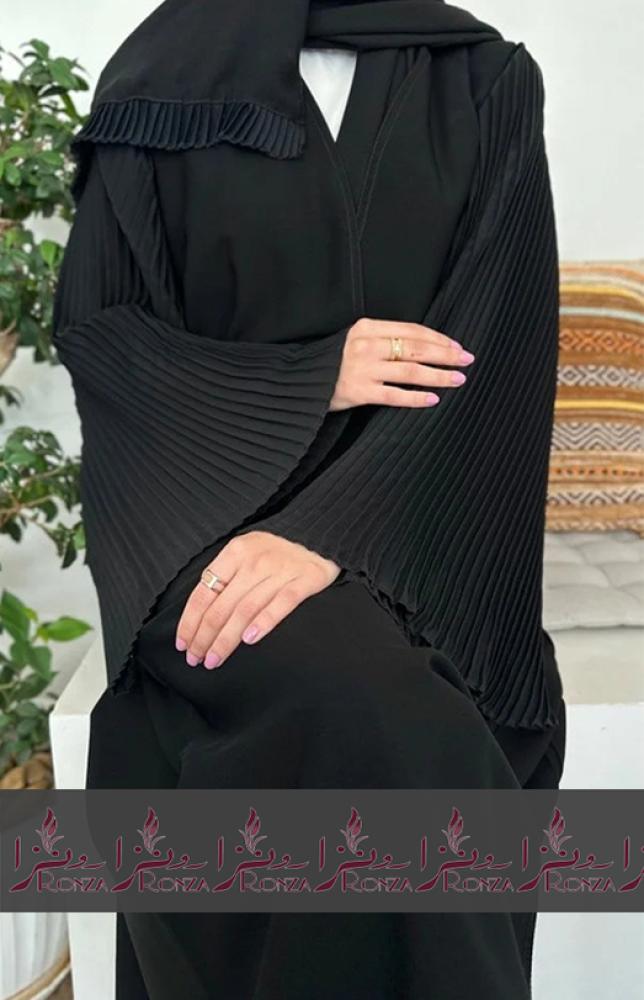 عباية قماش كوري من رونزا مع تفاصيل عصريه تجمع بين الاناقه والراحه