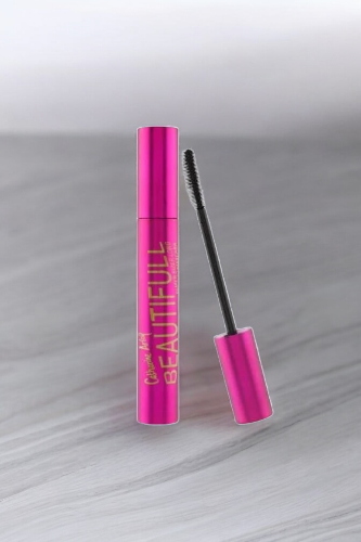 ماسكارا سوداء جميلة