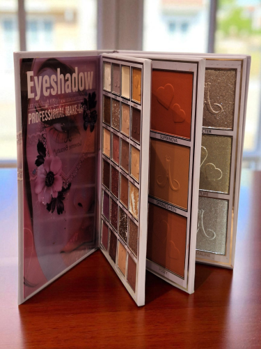 دفتر مكياج  باليت يتضمن 3لوحات من لافمي بيوتي