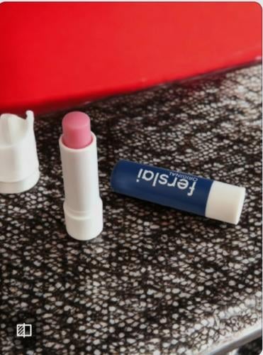 مرطب شفاه من  ferslai قطعة واحدة