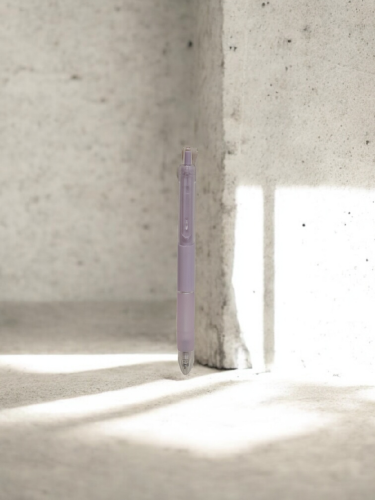 قلم حبر أسود