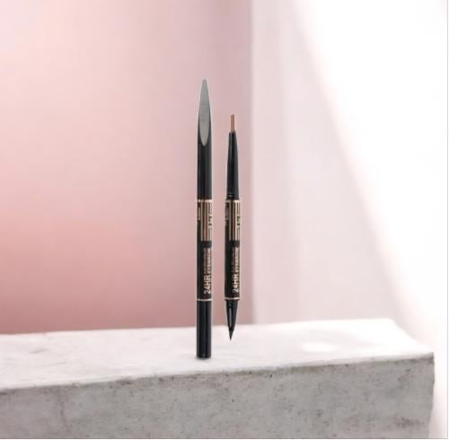 قلم حواجب أسود مشطوف مع ايلاينر