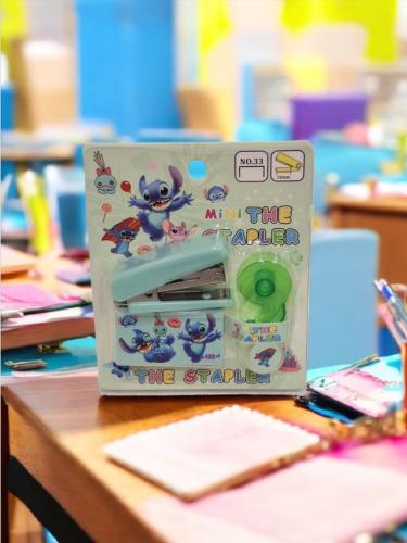 دباسة صغيرة مع مجموعة دبابيس ستيتش