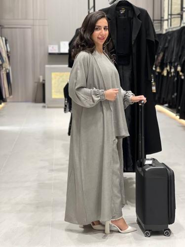 طقم سفر من ثلاث قطع لون رصاصي فاتح