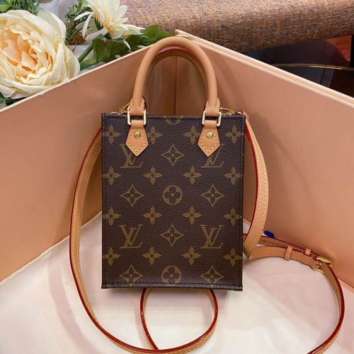 شنطة لويس فيتون LV Petit Sac Plat