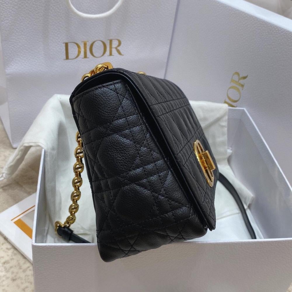 شنطة Dior