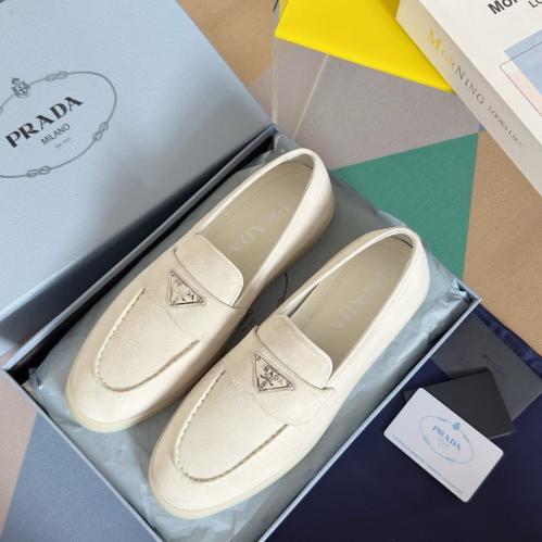 فلات برادا Prada
