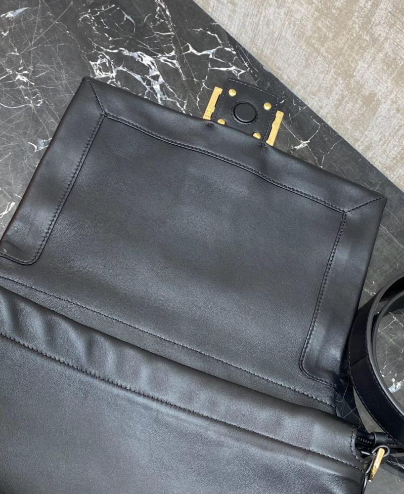 شنطة فندي أسود Fendi
