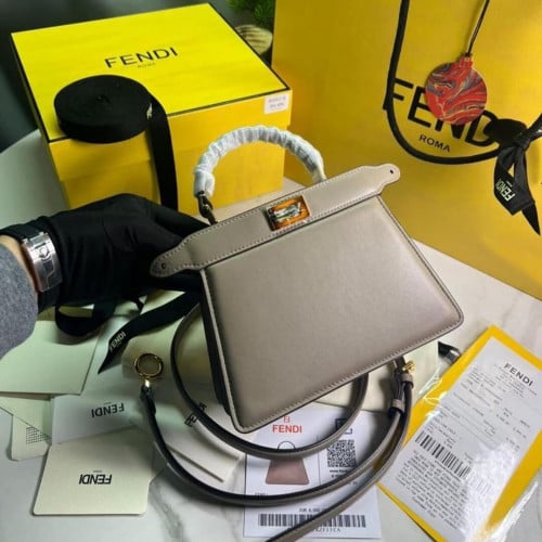 شنطة فندي بيكابو Fendi Peekaboo ISeeU