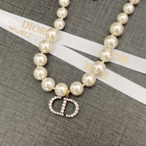 سلسال Dior