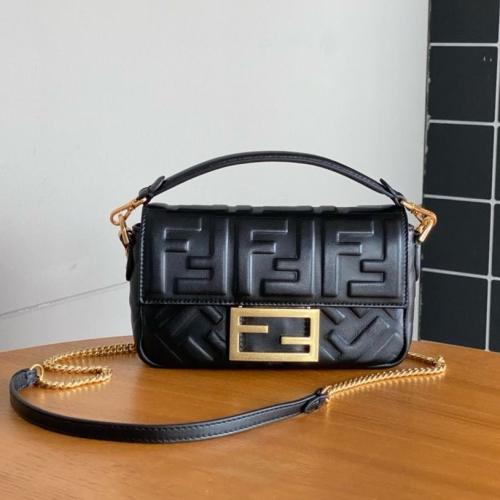 شنطة فندي ميني Fendi Baguette