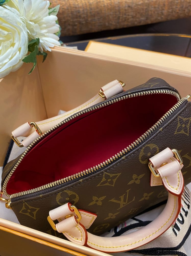 شنطة لويس فيتون LV SPEEDY