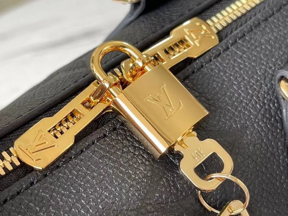 شنطة لويس فيتون LV  الرياض