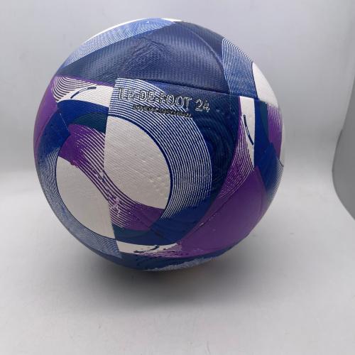 كرة قدم روشن للمحترفين