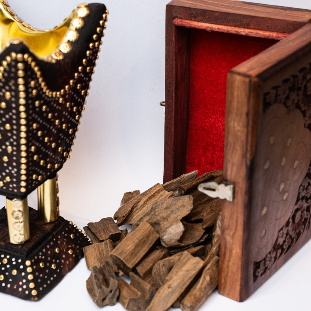 عود مروكي كنق طبيعي – بخور مروكي أصيل من إندونيسيا برائحة خشبية قوية وثبات طويل