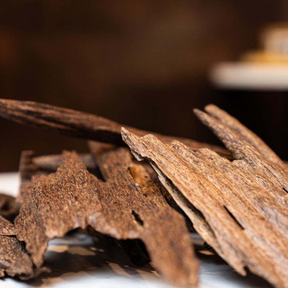 عود كمبودي جبلي قديم نوادر - بخور كمبودي فاخر بنفحات ترابية وخشبية عميقة