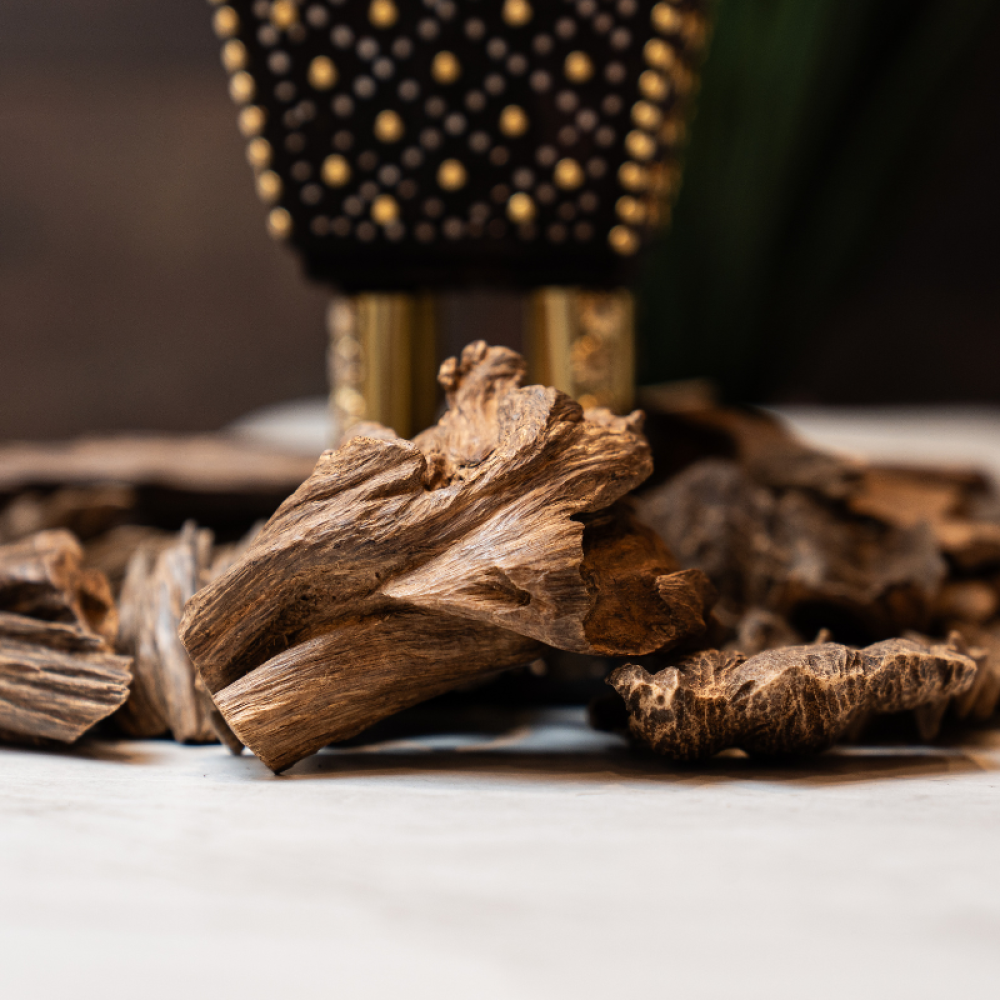 عود طبيعي ماليزي سوبر - رائحة خشبية دافئة عميقة مع فوحان وثبات يدوم