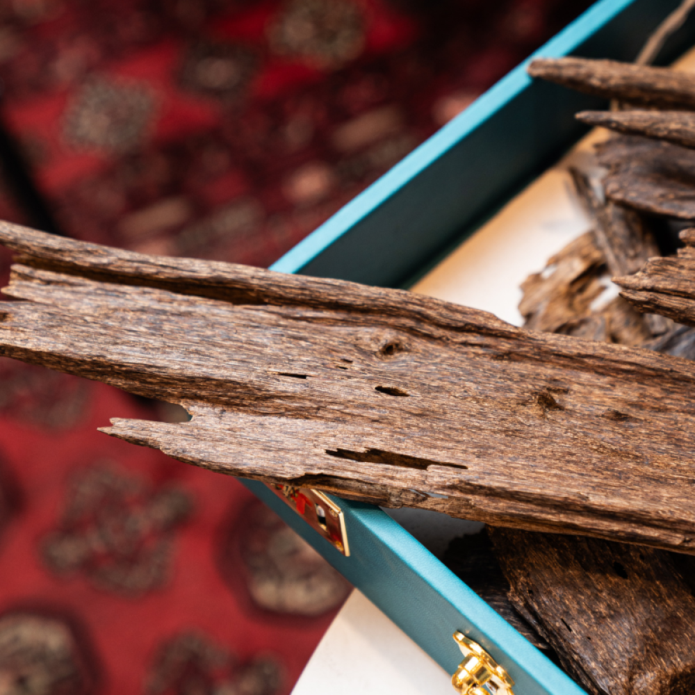 عود كمبودي جبلي قديم نوادر - بخور كمبودي فاخر بنفحات ترابية وخشبية عميقة