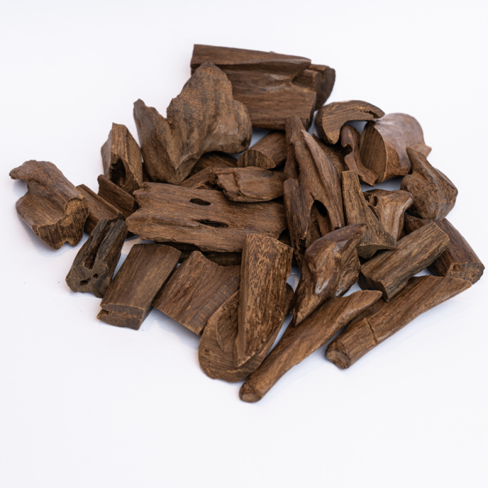 عود مروكي كنق طبيعي – بخور مروكي أصيل من إندونيسيا برائحة خشبية قوية وثبات طويل