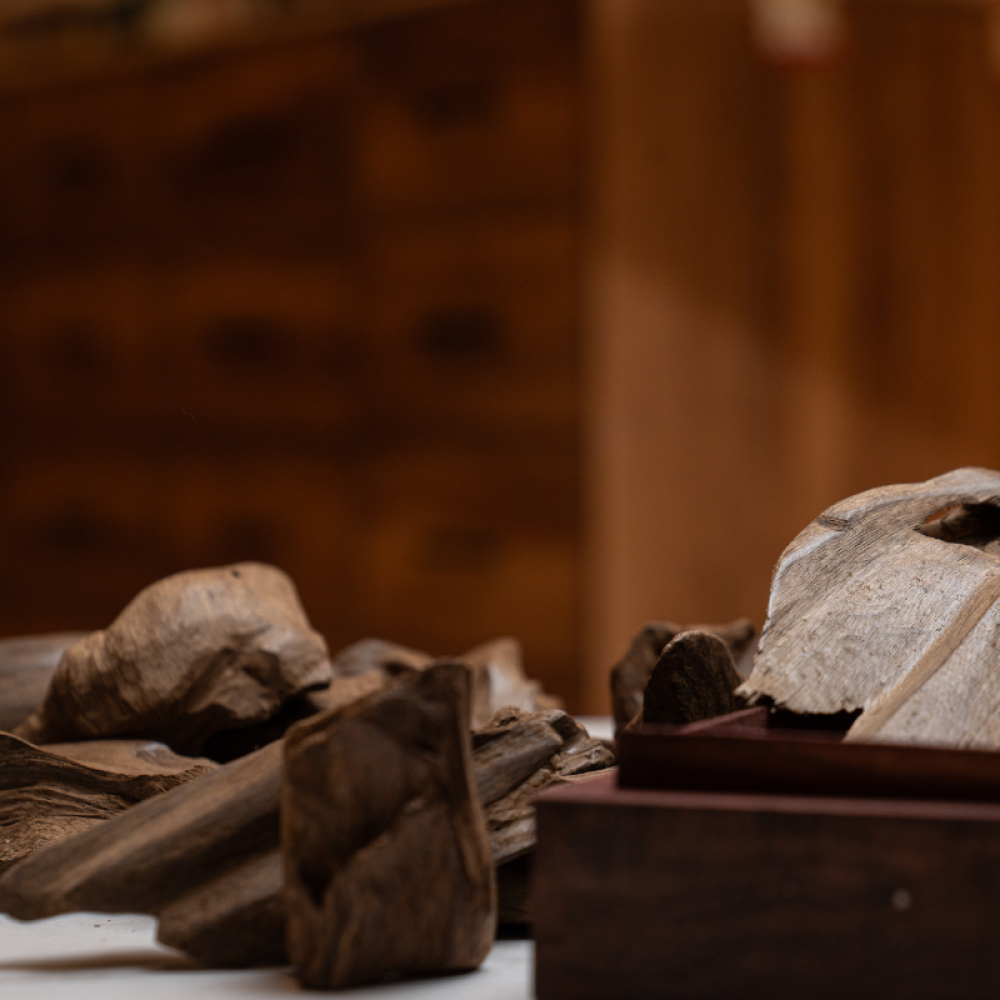 تسوق عود مروكي طبيعي دبل سوبر فاخر برائحة مميزه وفخمة