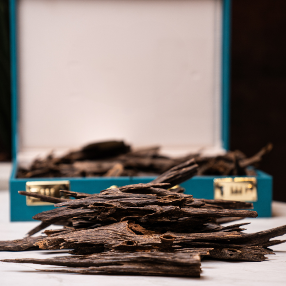 اشتري عود هندي زورا نجلاند دبل سوبر الان من مجالس الكرام للعود الطبيعي