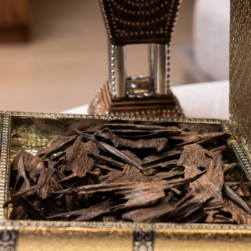 احصل على خشب العود الماليزي الطبيعي برائحة فخمة وثبات يدوم ساعات