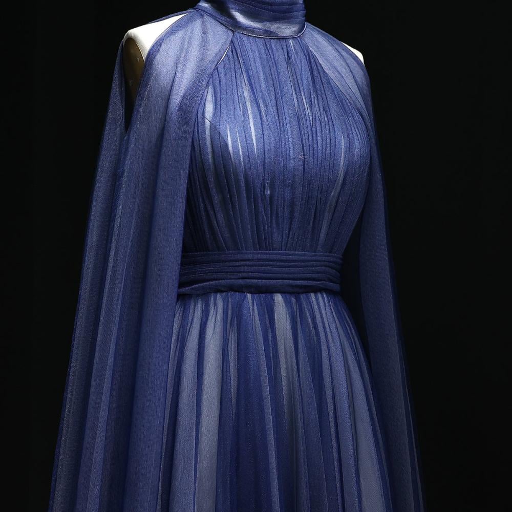 فستان سهرة ناعم تل كلوش عالي الرقبة بأكمام