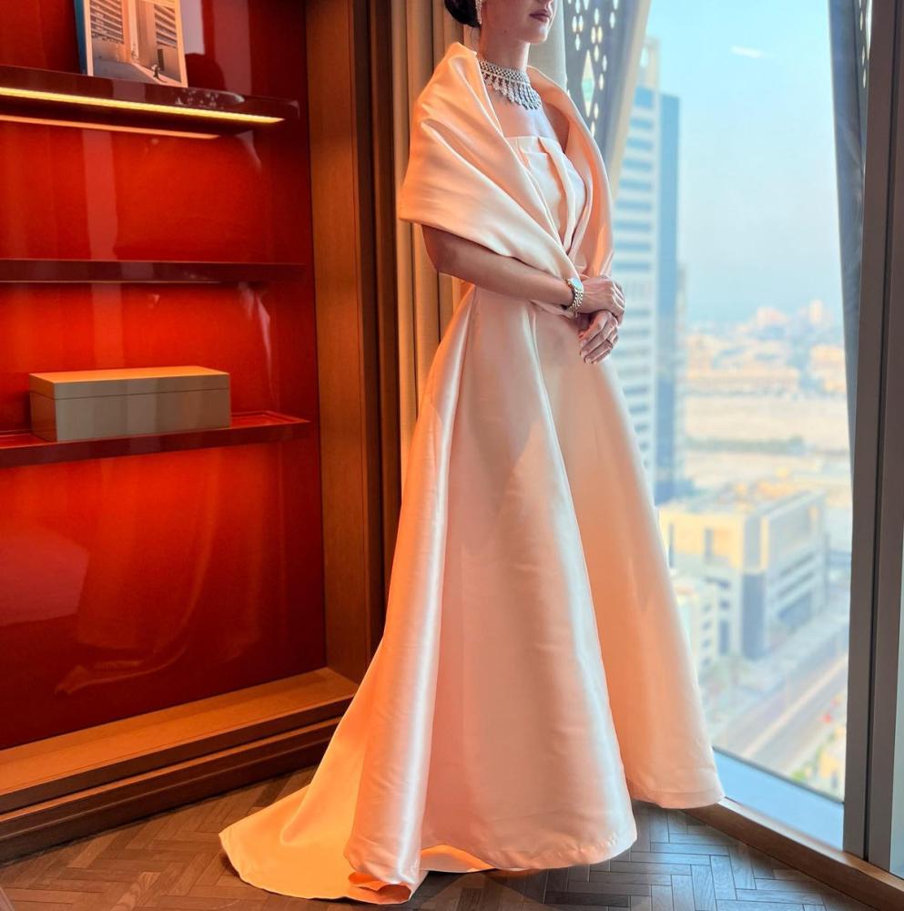 فستان سهرة فاخر ناعم منفوش تفته كلوش خربزي مع كيب