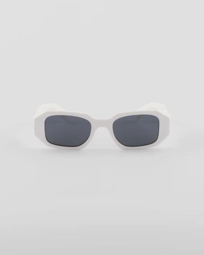 كيف تعرف مقاس نظارتك الصحيح وأنت في البيت؟ دليلك لفك شيفرة "الأرقام الثلاثة"