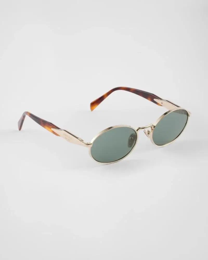 "الكشخة السعودية" لا تكتمل إلا بها: دليلك الفاخر لتنسيق النظارة مع الثوب والشماغ!