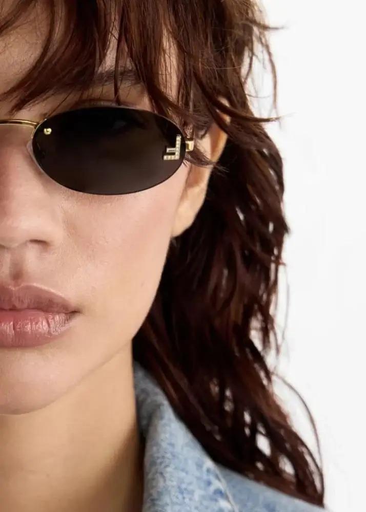 ترند "الأولد موني" (Old Money): كيف تبدو بمظهر "المليونير الهادئ" بنظارة شمسية فقط؟