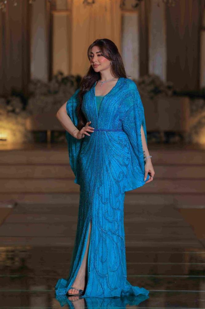 فساتين السهرة الطويلة من لارا LARA.. لأن الأناقة لا تُقاس بالوقت